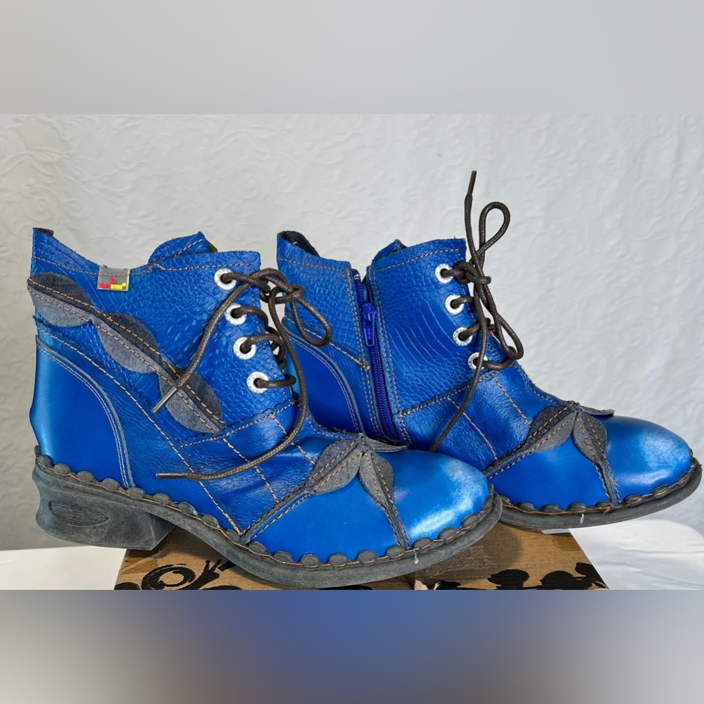 TMA EYES  leather blue ankle boots, lace up or side zip.NIB